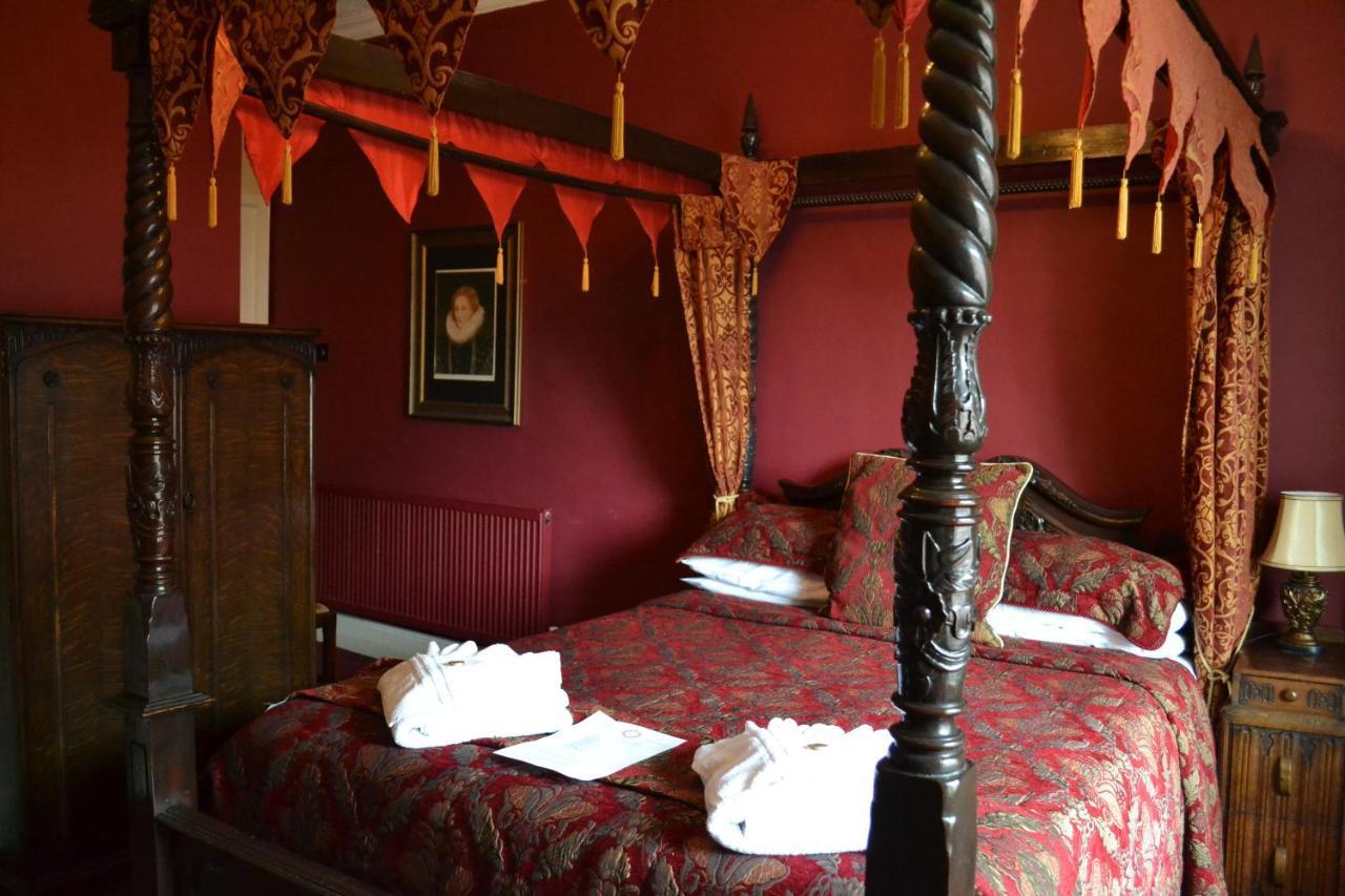 Hotel The Red Lion à Llangadog Extérieur photo